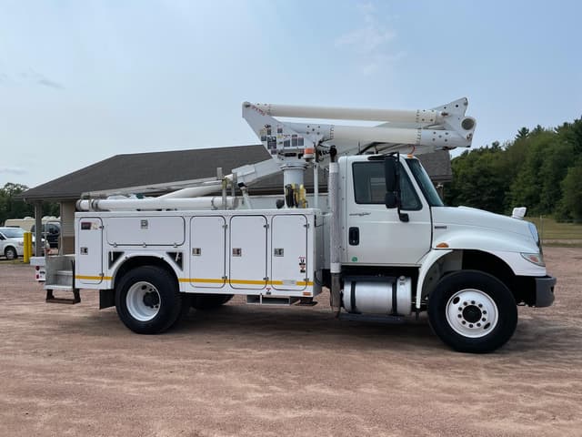 Image of International 4300 SBA equipment image 2