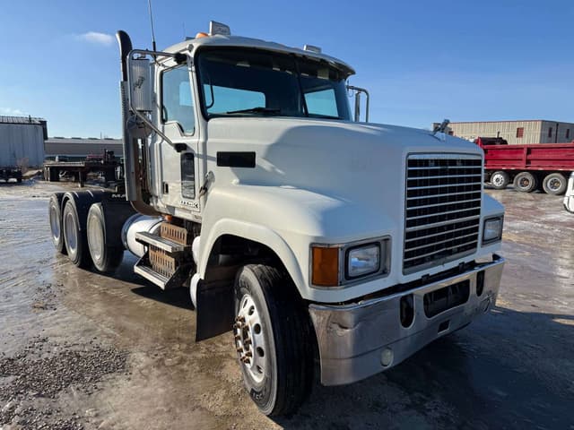 Image of Mack CHU613 equipment image 1