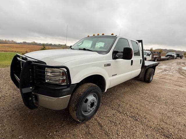 Image of Ford F-350 equipment image 2