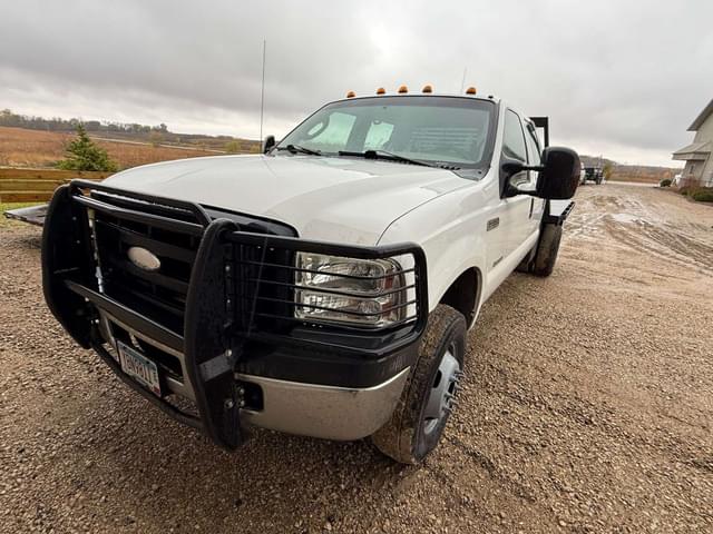 Image of Ford F-350 equipment image 3