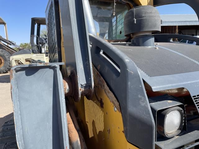 Image of John Deere 329E equipment image 4