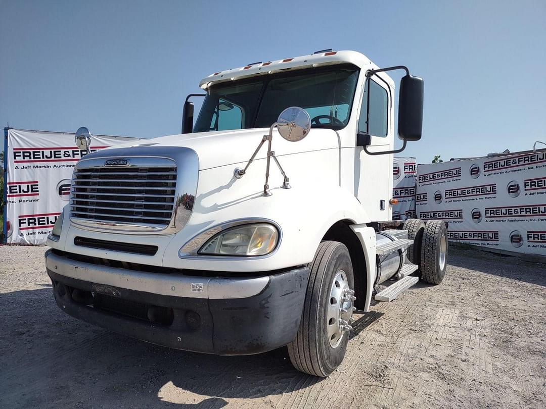 Image of Freightliner Columbia Primary image