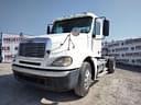 2004 Freightliner Columbia Image