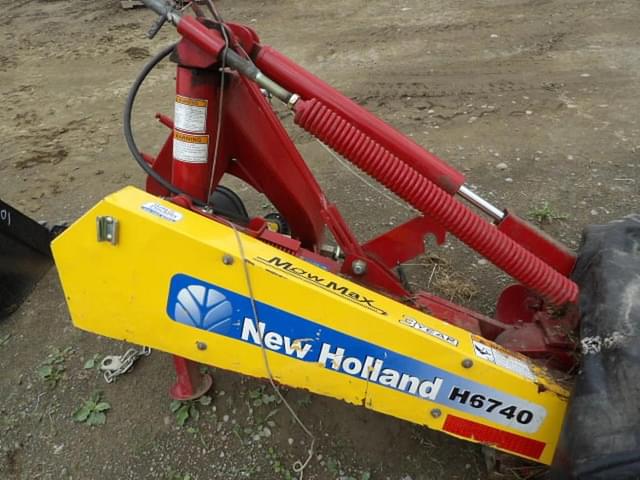 Image of New Holland H6740 equipment image 3
