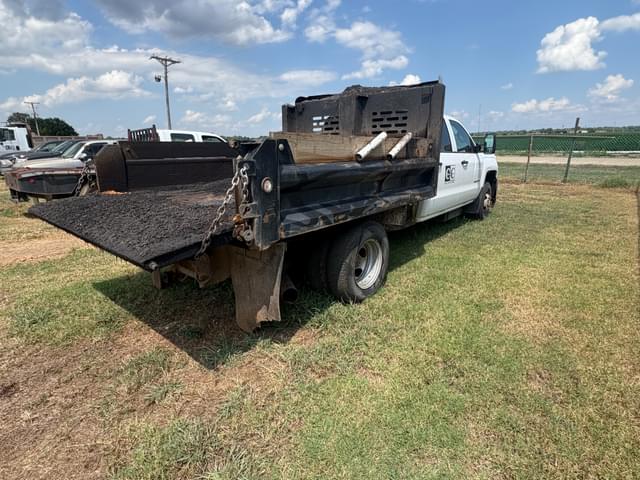 Image of Chevrolet 3500 equipment image 2