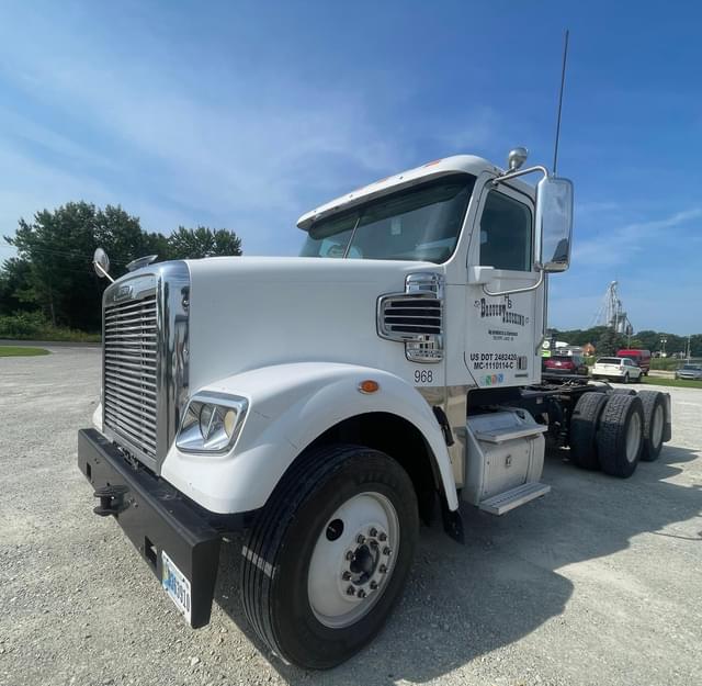 Image of Freightliner Coronado equipment image 3