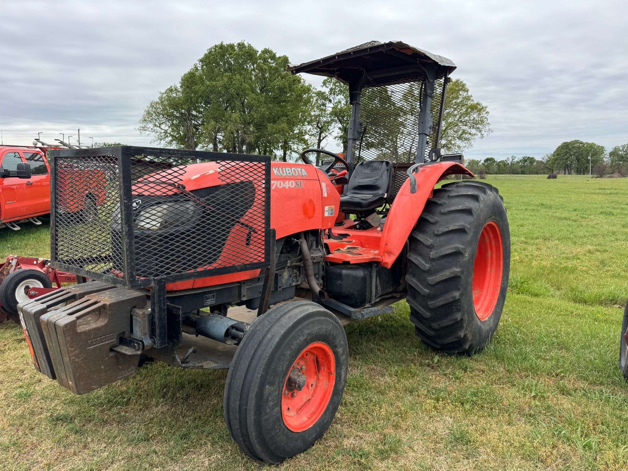 Kubota M7040 Equipment Image0