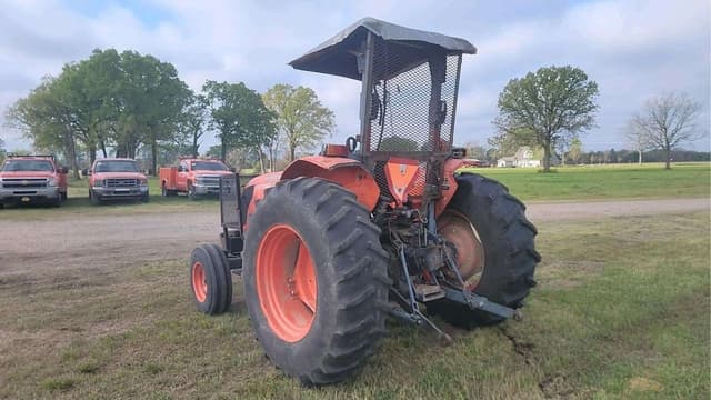 Image of Kubota M7040 equipment image 2