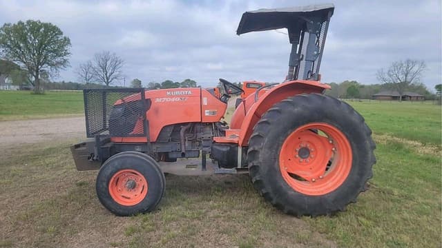 Image of Kubota M7040 equipment image 1