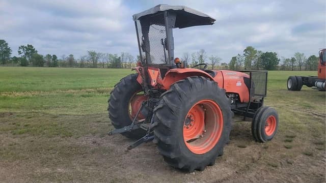 Image of Kubota M7040 equipment image 4