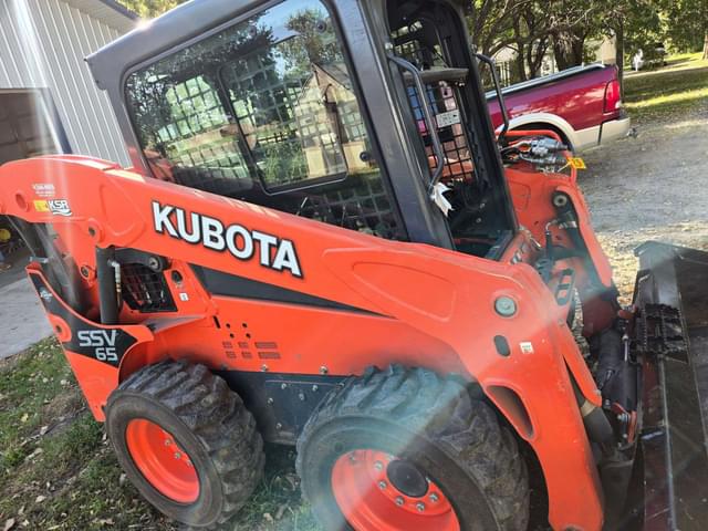 Image of Kubota SSV65 equipment image 1