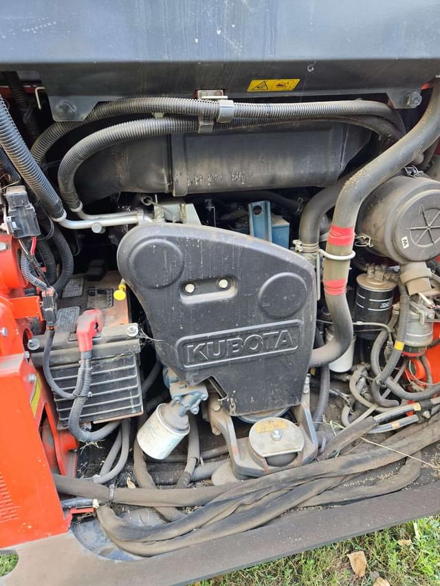 Image of Kubota SSV65 equipment image 2
