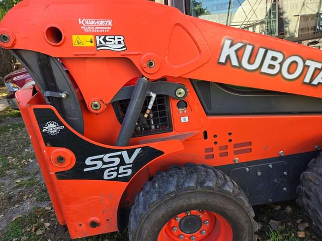 Image of Kubota SSV65 equipment image 4