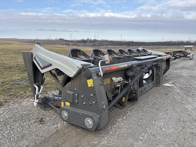 Image of Gleaner Command 3308 equipment image 3