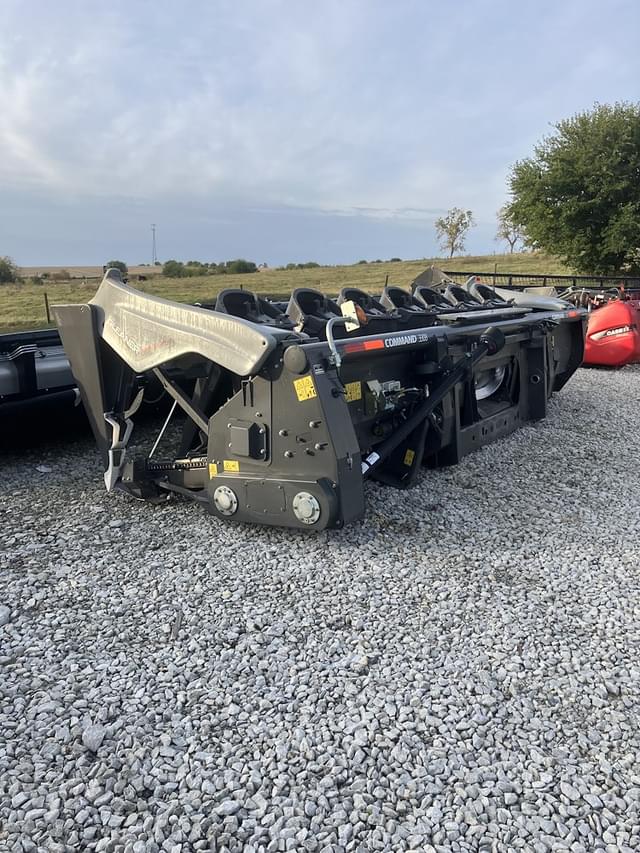 Image of Gleaner Command 3308 equipment image 1