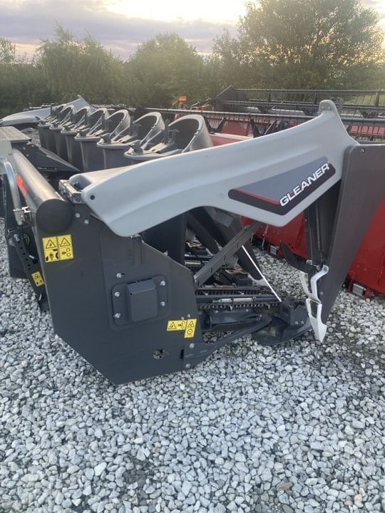 2018 Gleaner Command 3308 Equipment Image0