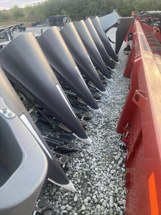Image of Gleaner Command 3308 equipment image 3