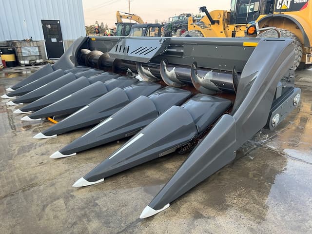 Image of Gleaner Command 3308 equipment image 1