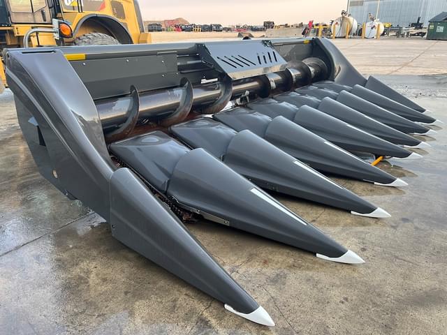 Image of Gleaner Command 3308 equipment image 3