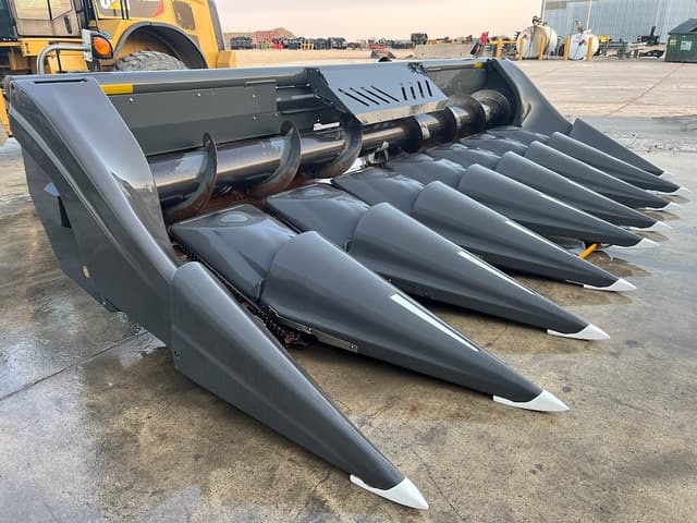 Image of Gleaner Command 3308 equipment image 3