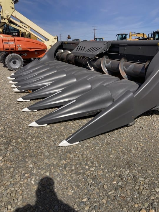 2019 Gleaner Command 3308 Equipment Image0