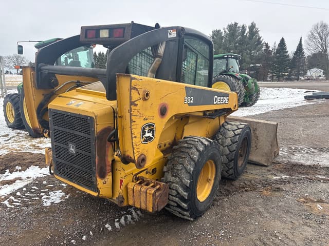 Image of John Deere 332 equipment image 4