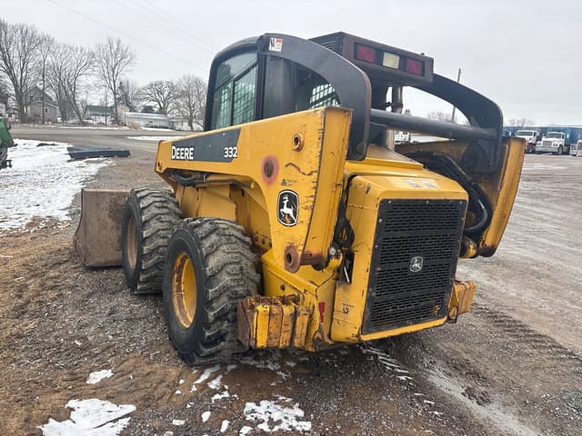 Image of John Deere 332 equipment image 2