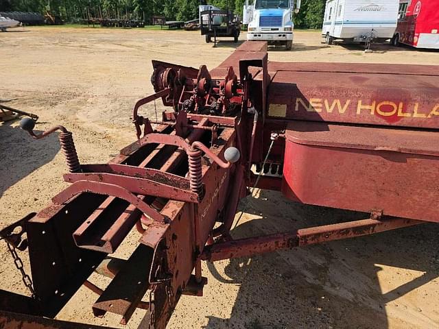 Image of New Holland Hayliner 273 equipment image 4