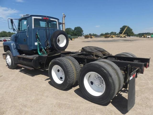 Image of Ford L9000 equipment image 3