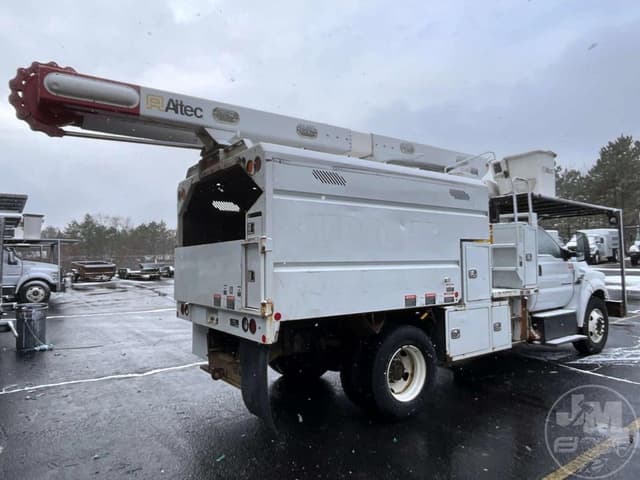 Image of Ford F-750 equipment image 4