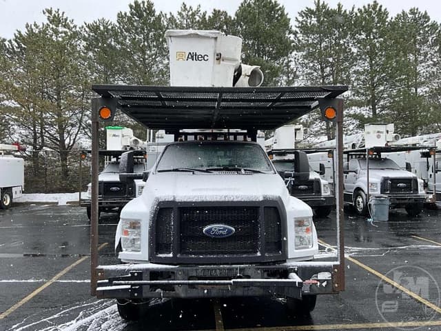 Image of Ford F-750 equipment image 1