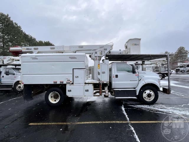 Image of Ford F-750 equipment image 3