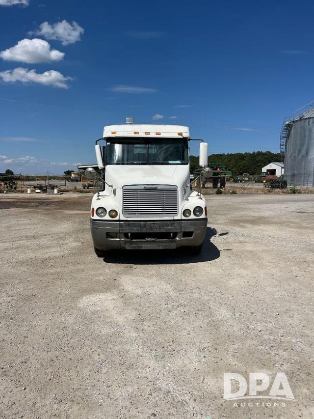 Image of Freightliner Century Class equipment image 1