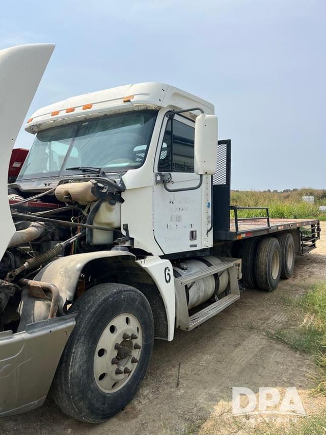 Image of Freightliner Century Class equipment image 4