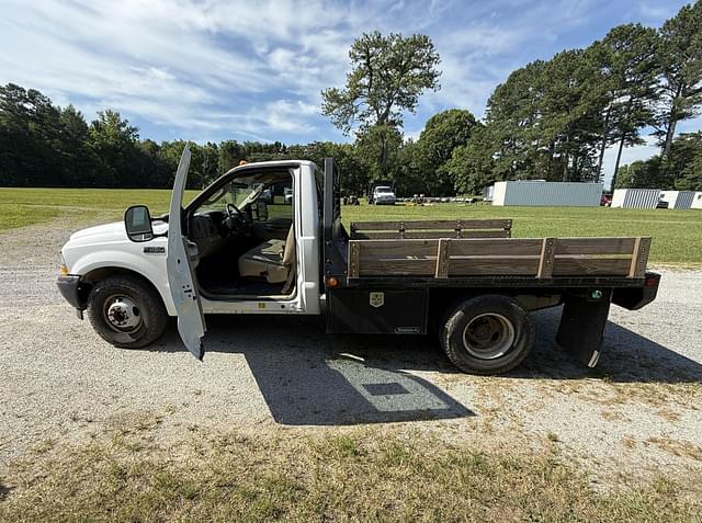 Image of Ford F-350 equipment image 1