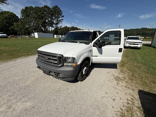 Image of Ford F-350 equipment image 2