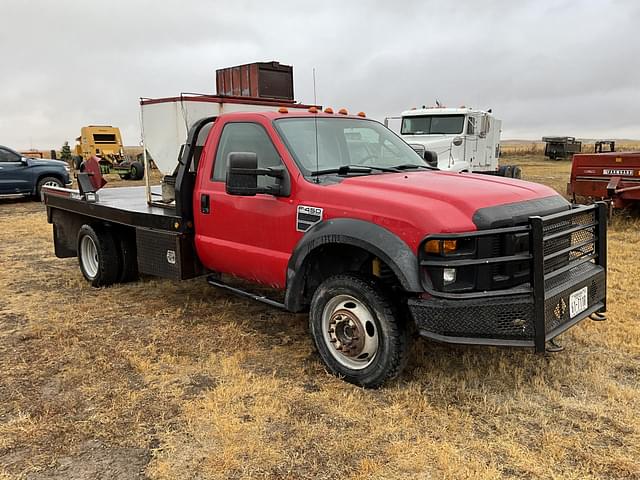 Image of Ford F-450 equipment image 4