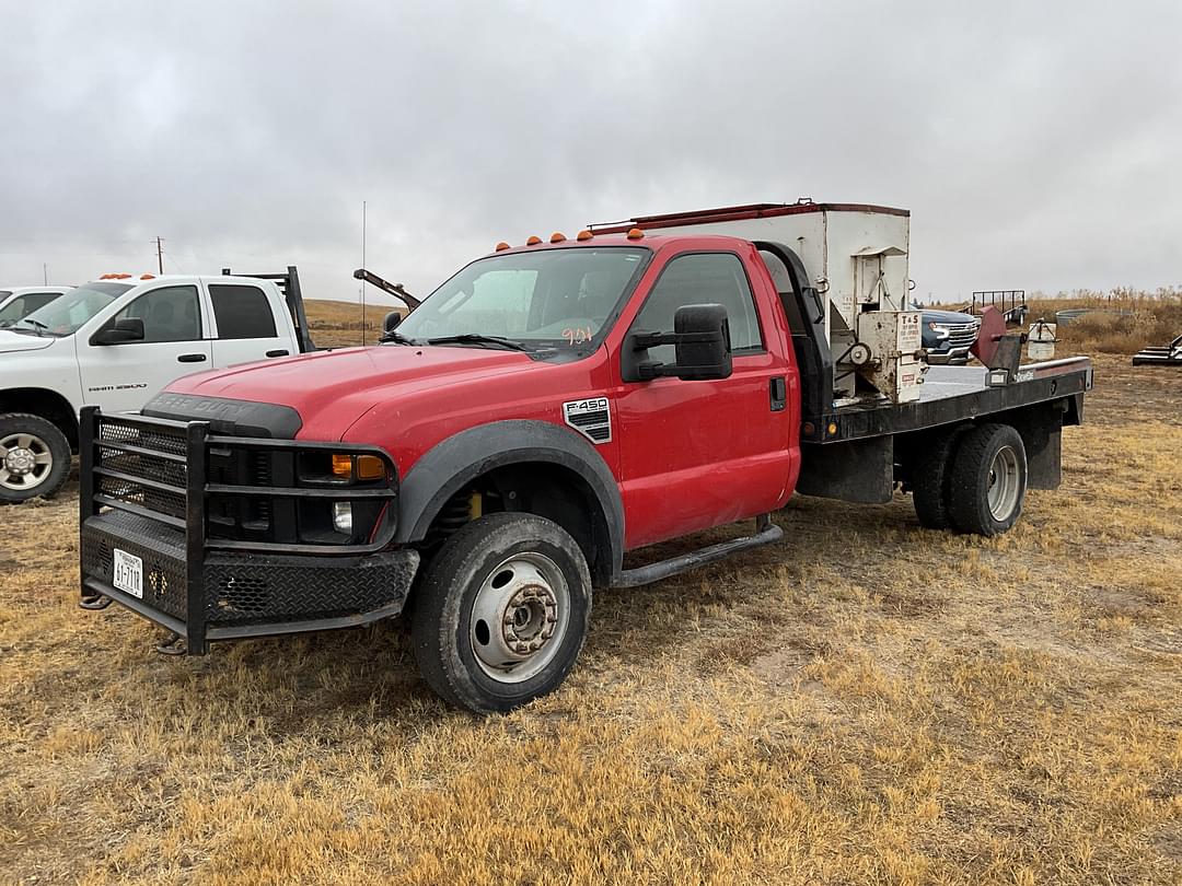 Image of Ford F-450 Primary image