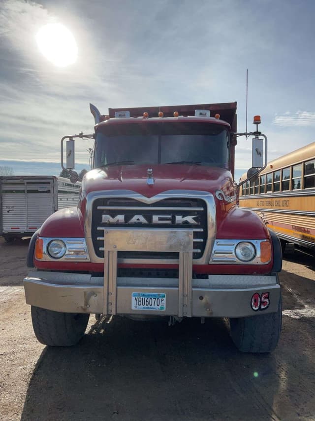 Image of Mack CV713 equipment image 1