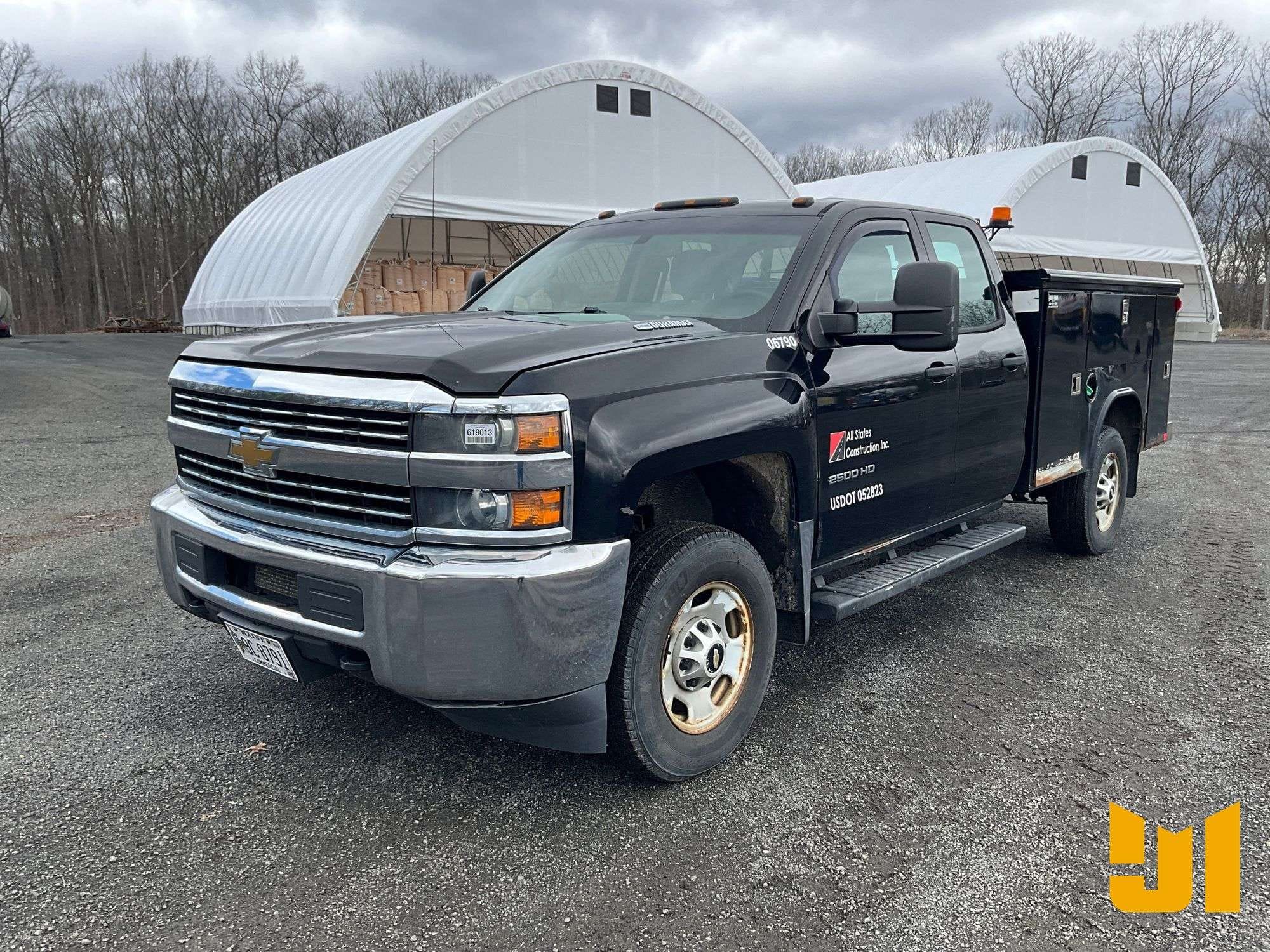 2015 Chevrolet 2500HD Equipment Image0
