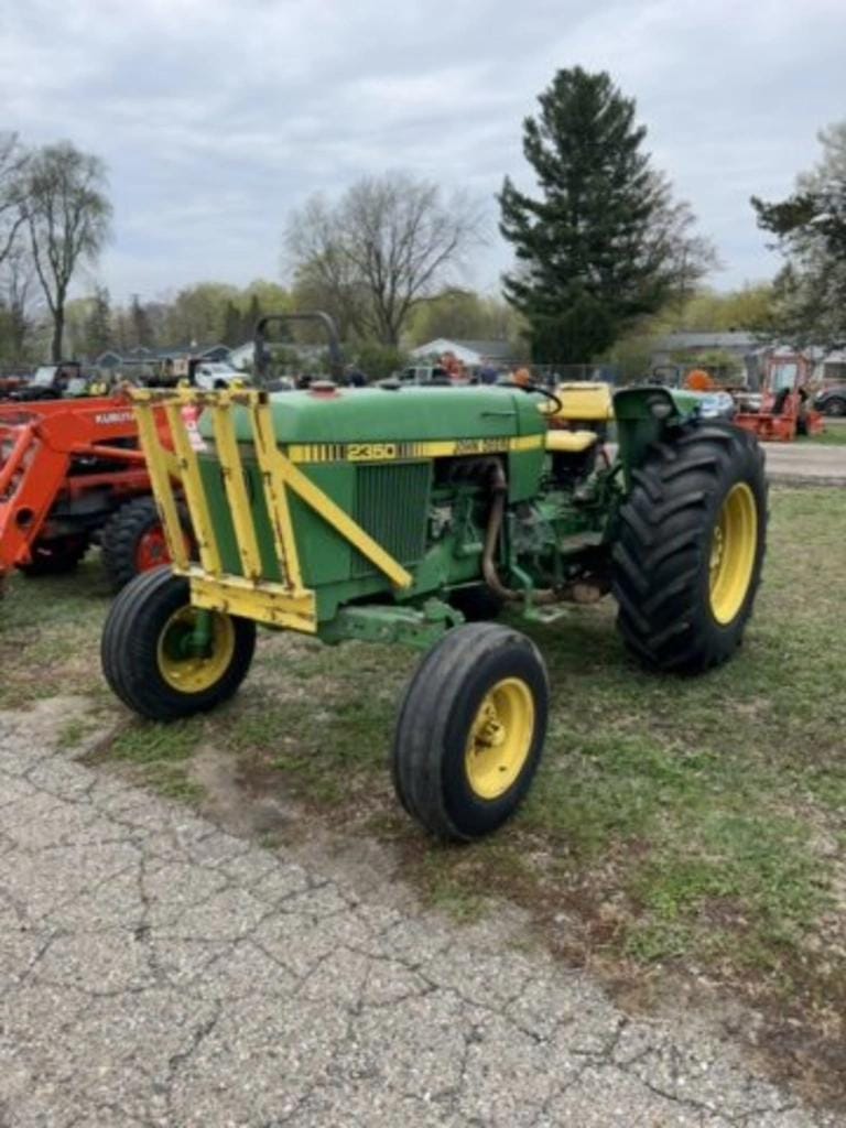 John Deere 2350 Equipment Image0