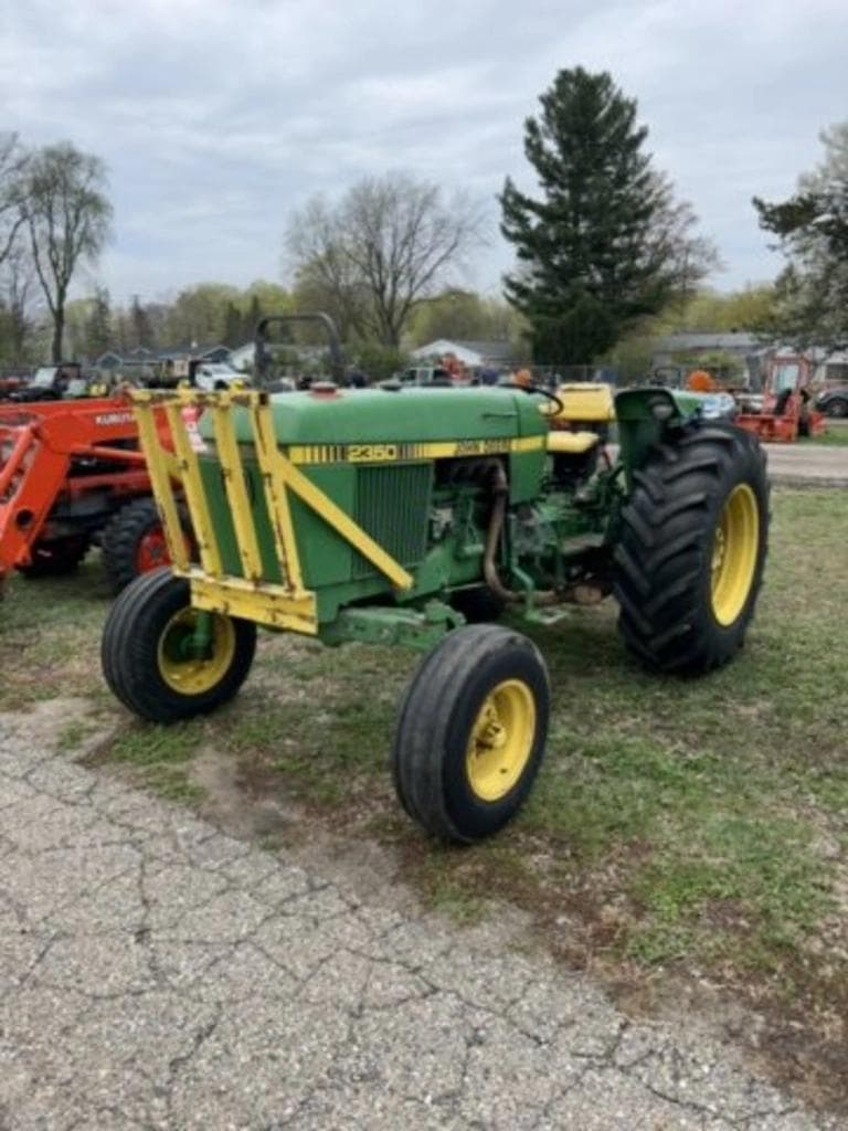 Image of John Deere 2350 Primary image
