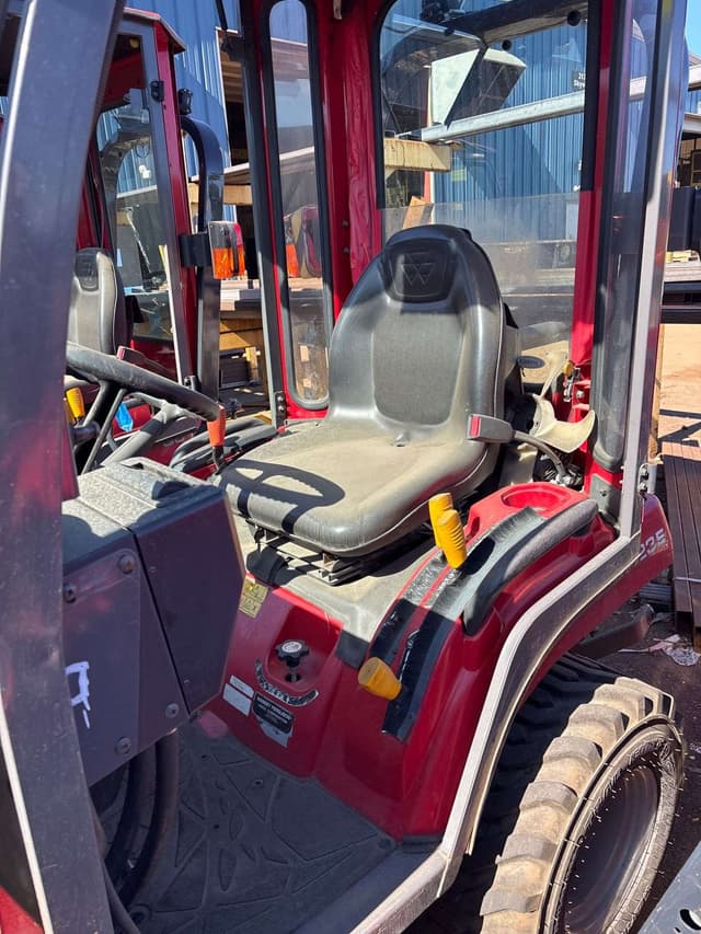 Image of Massey Ferguson GC1723E equipment image 1