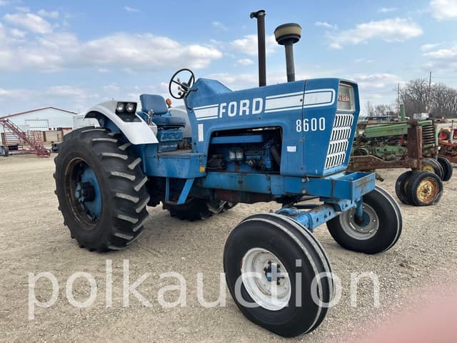 Image of Ford 8600 equipment image 2