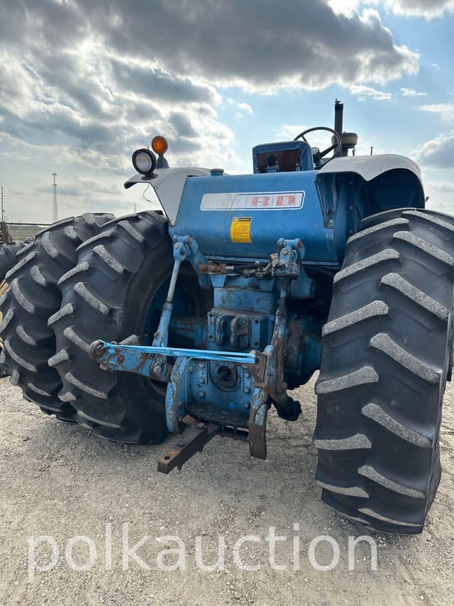 Image of Ford 8600 equipment image 3