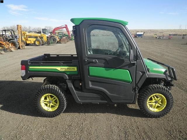 Image of John Deere XUV 835R equipment image 3