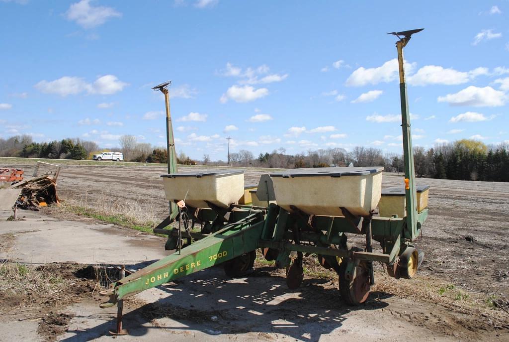 Image of John Deere 7000 Primary image
