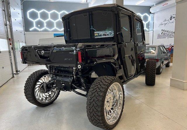 Image of Can-Am Defender MAX XT HD10 equipment image 2