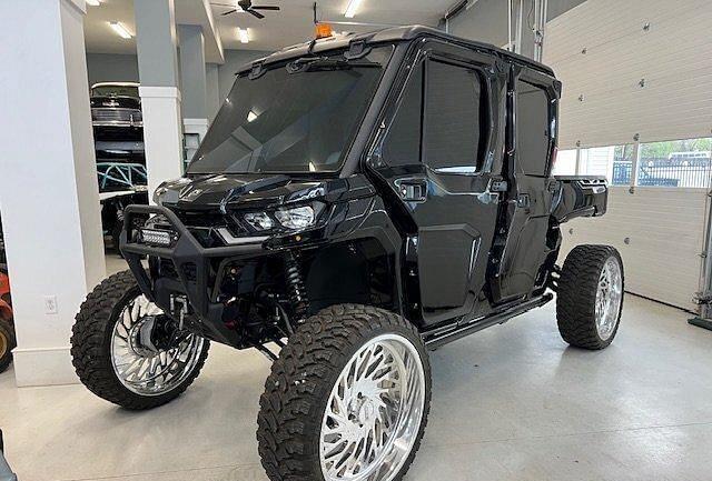 Image of Can-Am Defender MAX XT HD10 equipment image 1
