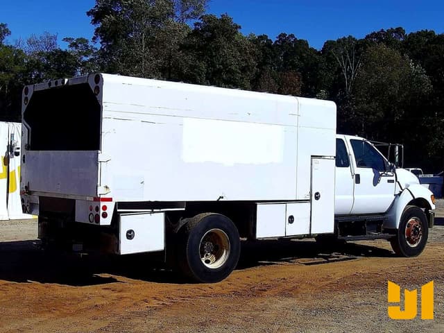 Image of Ford F-750 equipment image 4